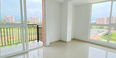 Vendo hermoso apartamento en ciudad Meléndez valle del Lili ubicado en piso alto con hermosa vista. 78m2, hall de entrada con cocina americana y zona de oficios, sala y comedor con acceso al balcón, hall de habitaciones con baño social, 3 habitaciones principal con baño y vestier y espacio para estudio. Tiene un parqueadero en sótano y zona social con piscina