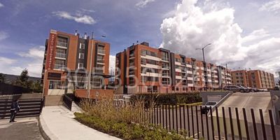 Apto esquinero  en la mejor ubicación a 1,5 km via chia-cajicá.  1 hab, sala-comedor.  con ventanales que dan excelente luz natural con vistas  hacia Fontanar y hacia  la avenida principal Chia- Cajicá. Cocina integral  con  horno, estufa y campana,  -alcoba con closet, mueble -  buena iluminación natural.  - cuarto pequeño para calentador y lavadora.   - parqueadero privado y de  visitantes. -Zonas comunes: cancha multiple, juegos infantiles,   gym, terraza  BBQ.  -sendero trote , salón video juegos,  4 salones co-working, salon social,  área de lavandería .  En construcción:  salón cinema,  2 áreas brunch (2 kitchen), salón yoga, -salón  lectura, -salón  estudio, -spa, con sauna y turno, -salón de yoga y salón de reuniones . Desde balcon se observan CC Fontanar,  Edif  Colsubsidio, Colmedica, Colsanitas,  Camara comercio,  area restaurantes,  Exito, Jumbo, Locatel, entre otros   Muy cerca:  universidades,  Farmatodo, homecenter, Clinicas reconocidas  (como Marly).