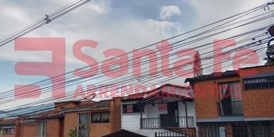 LA PROPIEDAD CUENTA CON RED DE GAS, 1 NIVEL, 1 BALCON, SALA COMEDOR, COCINA INTEGRAL, ESTUFA GAS, ALACENAS, PISO EN CERAMICA, BAÑOS CABINADOS EN ACRILICO CON ESPEJOS, ILUMINACION LED, CLOSETS TRADICIONALES, BARRA DE MADERA+ ARCO DE YESO, REPISAS EN ZONAS DE ROPA, REJAS DE SEGURIDAD.
INMUEBLE SUJETO A VERIFICACIÓN DE DISPONIBILIDAD.