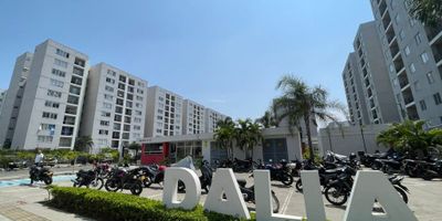 Gespron alquila excelente apartamento en el sur de cali, conjunto residencial Dalia, con DOS AIRES ACONDICIONADOS  barrio hacienda cachipay, en primer piso, con excelente iluminación, el  apartamento consta de: Sala-comedor, amplia e iluminaca con balcon   y vista interior, cocina  integral con muebles en madera en parte superior e inferior,  zona de ropas instalacion para   lavadora, baño social con division en vidrio,  dos habitaciones, habitación principal con baño y division en vidrio,  Piscina con juegos infantiles y zona verde espectacular y excelentes áreas sociales para compartir, cerca de avenida principal con facilidad de transporte público, cerca de supermercados, restaurantes, que esperas ¡llámanos ya!