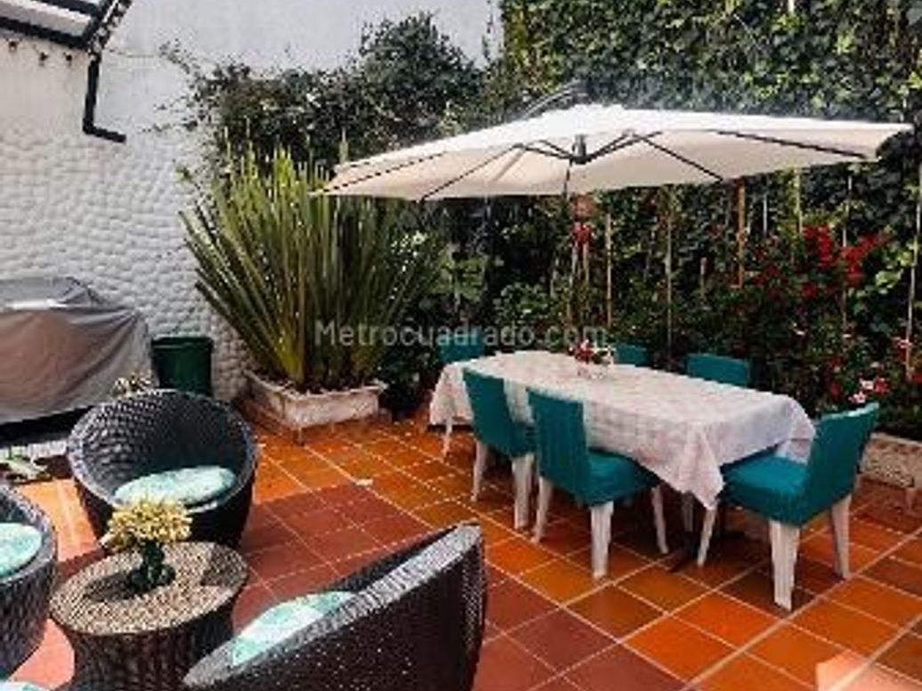 Casa de 4 alcobas en venta en Santa Barbara, Bogotá, 330 m² · foto 5 de 10