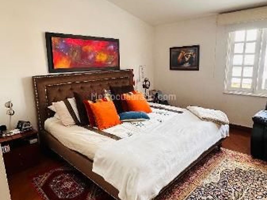 Casa de 4 alcobas en venta en Santa Barbara, Bogotá, 330 m² · foto 2 de 10