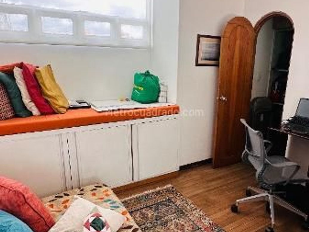 Casa de 4 alcobas en venta en Santa Barbara, Bogotá, 330 m² · foto 3 de 10