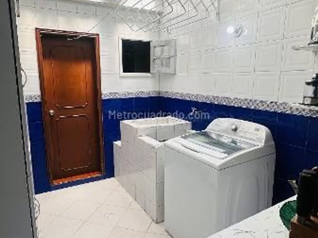 Casa de 4 alcobas en venta en Santa Barbara, Bogotá, 330 m² · foto 9 de 10