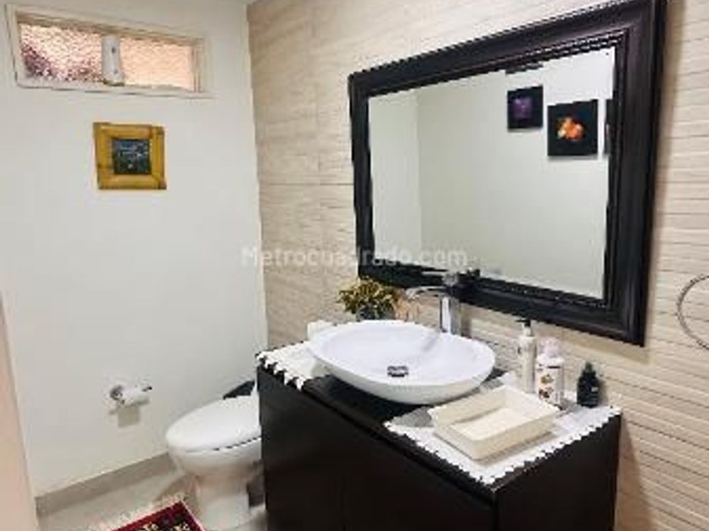 Casa de 4 alcobas en venta en Santa Barbara, Bogotá, 330 m² · foto 8 de 10