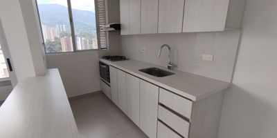 ¡Tu Nuevo Hogar de 100 m² te Espera!

Descubre el placer de vivir en un apartamento espacioso, cómodo y lleno de luz dentro de una de las mejores unidades cerradas del sector. Ideal para familias o profesionales que buscan calidad de vida, seguridad y excelentes zonas comunes.

Área: 100 m², 3 alcobas, 2 Baños, 1 vestier y 2 closets, 1 estudio independiente, Sala comedor integrada, cocina integral con zona de ropas, calentador y un encantador balcón para disfrutar de vistas y aire fresco, Parqueadero privado y cuarto útil.

Unidad cerrada, Portería y vigilancia 24 horas, Piscina para niños y adultos, Cancha Sintética, Cancha de Squash y Gimnasio dotado, Salón Social, Zona BBQ, Zona Picnic, Juegos Infantiles y hasta un Parque de Hadas. ¡Diversión para todas las edades!

Excelente sector con fácil acceso, y una inmejorable ruta de transporte público integrado al Metro.
¡Espacios diseñados para tu bienestar! Llámanos para agendar una visita