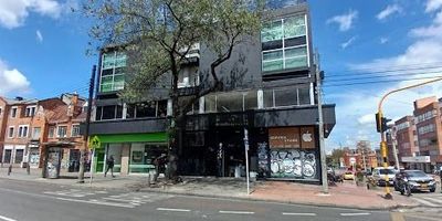 Edificio en venta,con 18 habitaciones,cinco locales comerciales ,esta  ubicado en sector comercial ,empresarial, cerca a universidades ,centros de salud ,buenas vías de ingreso y de fácil acceso a transporte.
