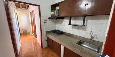 APARTA ESTUDO TERCER PISO INTERNO EN EL BARRIO OBRERO DE UNA ALCOBA TODO SEPARADO.