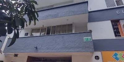 Se arrienda apto en cabecera de 3- Habitaciones 3- Baños Sala comedor cocina integral balcón Habitación de servicio zona de ropa parqueadero Comunal.
