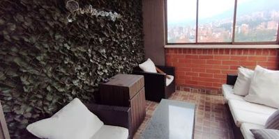 Apartamento en envigado sector otra parte, area 190mt, 4 alcobas, 4 baños , 2 parqueaderos , Closets, vestier, Cocina integral, zona de ropas , Terraza, 2 estudios, Balcon, mezanine. Unidad residencial con portería 24hras, ascensor, piscina, gym, juegos infantiles, turco, sauna, salón social.Cercanía av las vegas, av regional, av el poblado, clínica las américas, parroquia san marcos, centro comercial viva envigado disponible 25 diciembre .$ 7.000.000