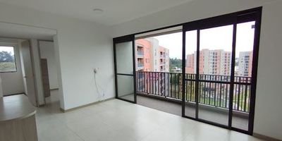 Apartamento ubicado Rionegro sector Barro Blanco, con fácil acceso a vías principales, transporte público, cicloruta, en la zona encuentra supermercados, colegios, servicios bancarios, restaurantes. Con vista panorámica hacia la naturaleza, excelentes zonas comunes para disfrutas en momentos libres. Visita con cita previa.