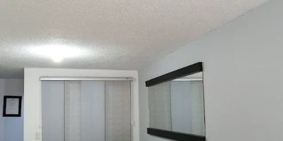  Casa en Venta – Conjunto Coralina
 Vive rodeado de naturaleza y tranquilidad en el exclusivo Conjunto Coralina, ubicado a pocos minutos del Pueblito Cafetero, una de las zonas más tradicionales y turísticas de Pereira.

Características principales:
Área construida: aprox. 144 m²

Habitaciones: 4 amplias alcobas con excelente iluminación natural

Baños: 3 modernos y funcionales

Sala y comedor: espacios integrados con acabados elegantes

Cocina: abierta, equipada y con diseño contemporáneo

Parqueadero: privado para 1 vehículos

Zonas exteriores: jardín y terraza ideales para compartir en familia

Beneficios del conjunto:
Portería y vigilancia 24/7

Zonas verdes y senderos peatonales

Ambiente seguro y familiar

Cercanía a colegios, supermercados y vías principales . Ubicación privilegiada: a solo minutos del corazón de Pereira y con acceso rápido a la vía Armenia.

 “Si buscas una casa que combine comodidad, seguridad y un entorno natural único, esta propiedad es tu mejor opcion