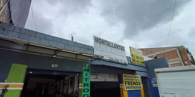 Excelente Lote de 300 mts2 para VENTA 10  mts2 de frente por 30 mts2 de fondo, ubicado en ORQUIDEAS -USAQUEN, sobre la calle 161, cuenta con servicio públicos (gas, agua, electricidad), dos locales que son usados como montallantas (con disponibilidad de entrega inmediata), un espacio totalmente a disposición para derribar y construir desde cero, ideal para dar vida a cualquier proyecto arquitectónico o comercial, con 10 m² de frente y 30 m² de fondo. Con cercania a bodegas, empresas con actividad industrial, supermercados, locales y del sector automovilístico.