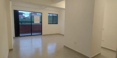 Se arrienda o vende apartamento para estrenar, unidad cerrada Piedemonte, 2 habitaciones, 2 closet, 2 banos completos, cocina semi integral, zona de ropas, sala comedor, terraza de 18 m2, parqueadero. Sector Alto de La Mosca - Laureles, cerca al parque principal, Hospital Regional, coliseo deportivo y salida a la autopista Medellin Bogota,
