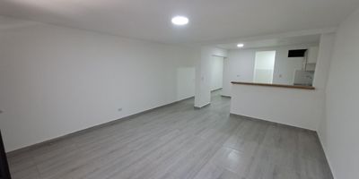 Apartamento de 65 M2 estrenar, 2 Alcobas,2 closet, salón comedor, cocina integral,red de gas, zona de ropas, piso en cerámica 
CERCANIAS, San Juan , macro la 70