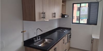 Excelente ubicación,

cerca al Parque La Matea, al Éxito de Laureles y a la Avenida 80. Apartamento moderno, con espacios amplios e iluminados. Características: 2 alcobas 1 baño Salón comedor Cocina integral Zona de ropas
Ideal para quienes buscan vivir en un sector central, tranquilo y con todo cerca.

