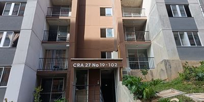 "Apartamento para estrenar en Marinilla!

Se ofrece en arriendo un apartamento ubicado en una unidad cerrada con porteria 24 horas, en una zona tranquila y segura de Marinilla.

El apartamento para estrenar tiene:

- Area construida de 50 metros cuadrados
- 2 habitaciones amplias y comodas
- 2 banos para una mayor comodidad
- Sala y comedor para disfrutar en familia
- Cocina integral para preparar tus comidas favoritas
- Balcon para disfrutar del aire libre
- Excelentes acabados para una mayor comodidad y estilo

Ideal para personas que buscan tranquilidad y acceso a vias principales.
Contactanos para obtener mas informacion y agendar una visita!"