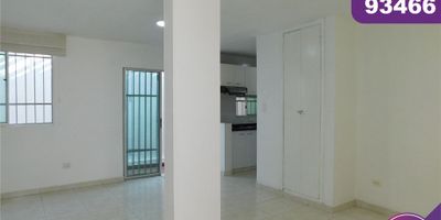 Casa dúplex en arriendo/venta en la ciudad de barranquilla ubicada en el barrio la Concepción en buen sector de la ciudad con un área aproximada de 105 m2, distribuidos en 3 alcobas, 2 baños, estudio para una posible cuarta habitación, sala - comedor, cocina semi integral, 1 parqueadero, su entorno es tranquilo, con cómodas vías de acceso y facilidad de transporte público cercano sobre el sector podemos encontrar, parque Bellavista, zoológico, supermercado Makro.