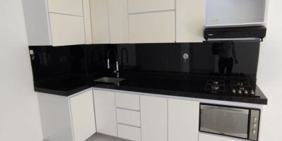 Amplio y cómodo apartamento en el sector Laureles para arrendar. Consta de: 80 mtrs2, cocina integral con red de gas y citófono, 2 baños con tina a gas, sala comedor con balcón, sala de star, 2 alcobas con closet, zona de ropas, patio, ascensor, garaje y pisos en cerámica.

¡Programa ya tu cita para conocerlo!

Arrendamientos Promobienes Ltda. 604 2500481 318 5816599