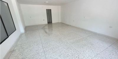 Local ubicado en el barrio Villa Country, segundo piso. Area 43m2, un baño, zona de parqueo para visitantes, sobre via principal, perfecto para oficinas y consultorios.

El valor incluye la administracion.
