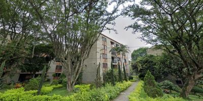 En venta  apartamento ubicado en Tricentenario, un lugar estratégico que combina comodidad, tranquilidad y cercanía a todo lo que necesitas.

El apartamento cuenta con un área aproximada de 67.26m² distribuidos en:

3 habitaciones.

2 baños  uno de  ellos en la habitacion principal

Cocina semi integral con red de gas.

Piso en cerámica.

Estrato 3.

Parqueadero comun 

ubicación a 5 minutos caminando  de la estacion  Tricentenario del metro
