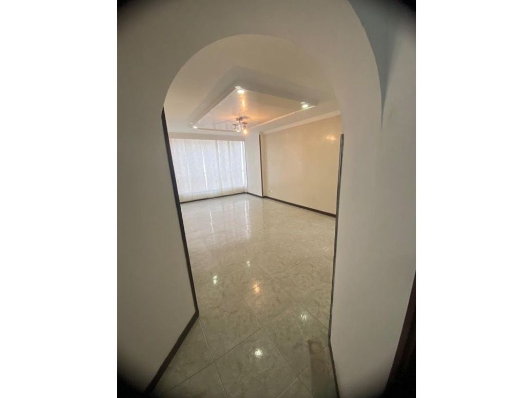 Apartamento de 3 alcobas en venta en Pelodo Del Contry, Bogotá, 65 m² · foto 2 de 16
