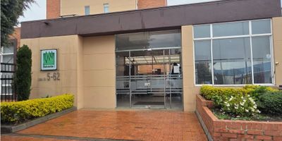 CODIGO 9634FR437  Apartamento en venta – Espacios confortables, vista exterior y excelente ubicación

Se ofrece en venta moderno apartamento con una excelente distribución y acabados de calidad. La propiedad cuenta con tres habitaciones, dos baños, zona social amplia e iluminada, cocina integral, zona de ropas independiente y una agradable vista exterior que aporta ventilación e iluminación natural.

Incluye  acceso a completas zonas comunes, entre las que se destacan salón social, zonas verdes, parque infantil, gimnasio y vigilancia permanente, ideales para el bienestar de toda la familia.

Ubicado en un sector con excelente conectividad, con acceso a vías principales y amplia oferta de transporte público, así como cercanía a colegios, supermercados, centros comerciales y zonas recreativas.

Una excelente oportunidad para vivir o invertir en un espacio que combina confort, ubicación estratégica y calidad de vida.
