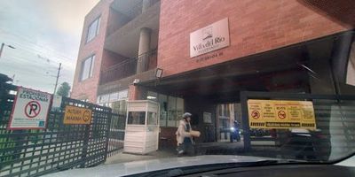 Encantador apartamento en Madalena, con una ubicación ideal para disfrutar con la familia, C.C Paseo Villa del Rio, fáciles vías de acceso como la Autopista Sur y Av. Villavicencio, variedad de rutas de transporte público cerca de estaciones de Transmilenio Estación Madalena y Estación Perdomo. El conjunto cuenta con zonas comunes como piscina, zona BBQ y zona de juegos. El apartamento cuenta con grandes espacios y con gran iluminación natural, cocina integral tipo americana abierta, zona de ropas con calentador de paso a gas, tiene una gran sala-comedor con paso al balcón. Posee una excelente distribución, dos alcobas con closet empotrados y un baño con división en vidrio templado. Cualquier información adicional contáctenos al número 3176478048 o al correo electrónico yolanda.paradainmobiliariabogota.com. El equipo de Inmobiliaria Bogotá está comprometido a brindar una experiencia de vida excepcional para nuestros clientes desde el momento en que se unen a nuestra comunidad.  