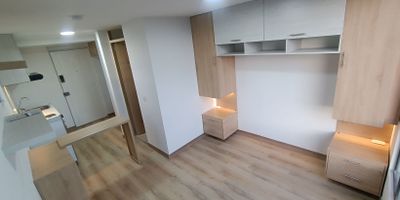 Se renta apartaestudio para estrenar en DC Urban!
Calle 25 G # 85 H 16
Canon: $1.350.000 (incluye administración)
Parqueadero comunal disponible por el momento
Monoambiente 20 m² – piso 4, vista externa
Cocina integral, baño moderno, espacio para lavadora y nevera
Amenidades: gimnasio semidotado, zona BBQ, sala de juntas coworking, sala de videojuegos, zonas de lectura y yoga
Excelente ubicación cerca de la 26, Av. Cali, Esperanza y Boyacá, a 5 minutos de aeropuerto el dorado.

Se renta por aseguradora a 1 año.

Documentos:

– Empleados: cédula, certificado laboral y 3 desprendibles.
– Independientes: cédula, RUT, extractos y soportes de ingresos.

Se muestra con cita previa.