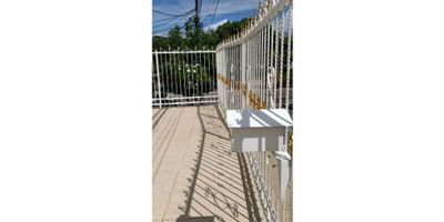 CASA EN ARRIENDO EN ALTO BOSQUE

Se arrienda hermosa casa para vivienda o comercial primer piso. No se aceptan actividades ruidosas que perturben la tranquilidad. Cuenta con 3 alcobas, 2 baños, sala, comedor, cocina, patio, zona de labores.

CODIGO WASI 9636461                        
