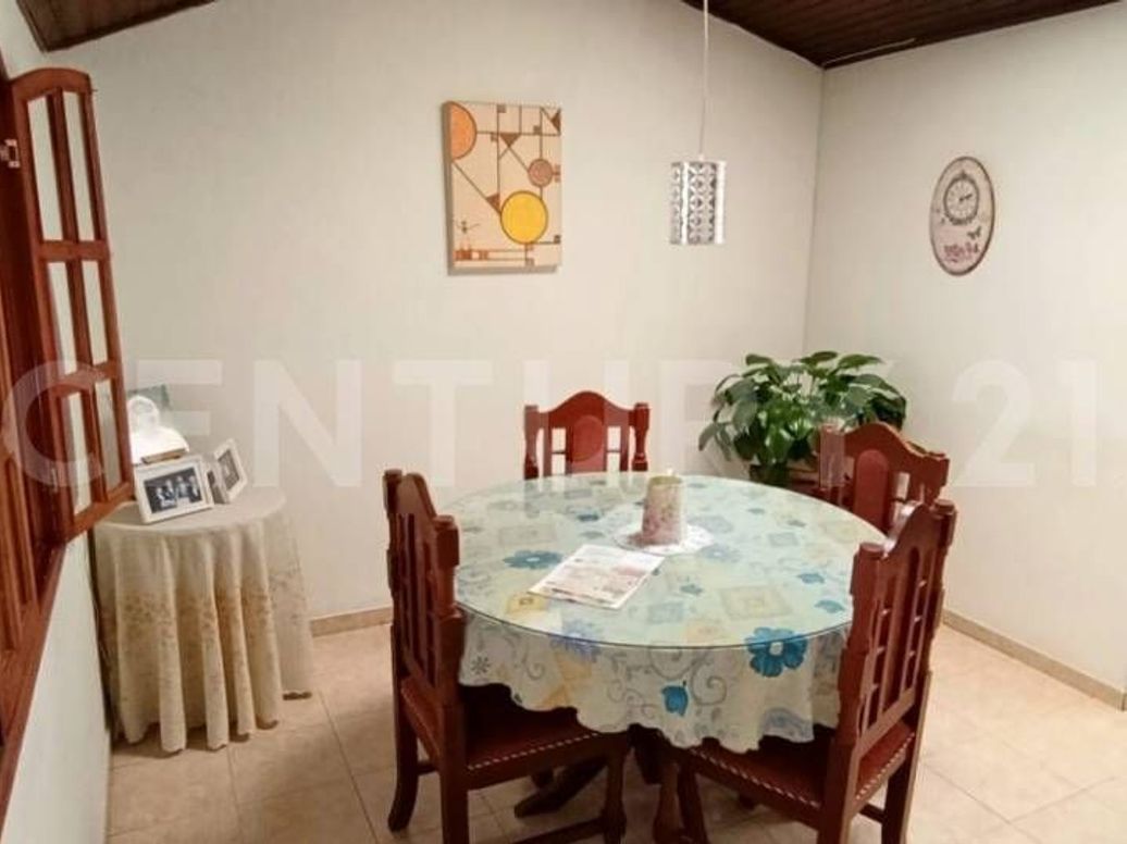 Casa de 8 alcobas en venta en Villa Luz, Bogotá, 256 m² · foto 4 de 19
