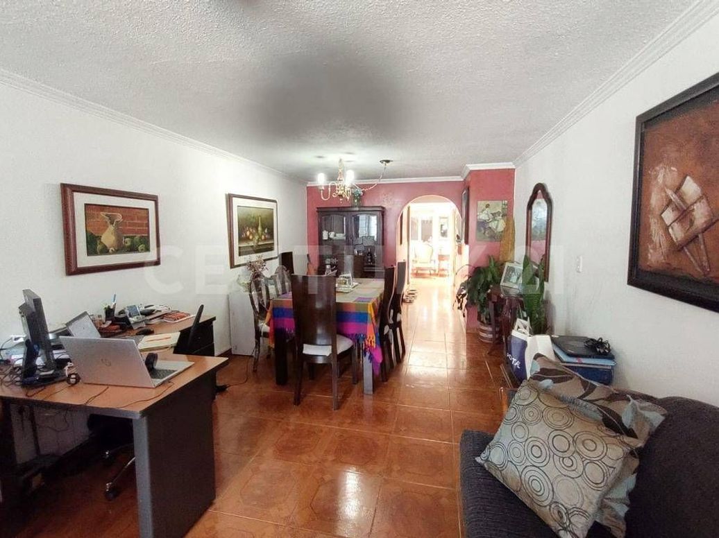Casa de 8 alcobas en venta en Villa Luz, Bogotá, 256 m² · foto 14 de 19