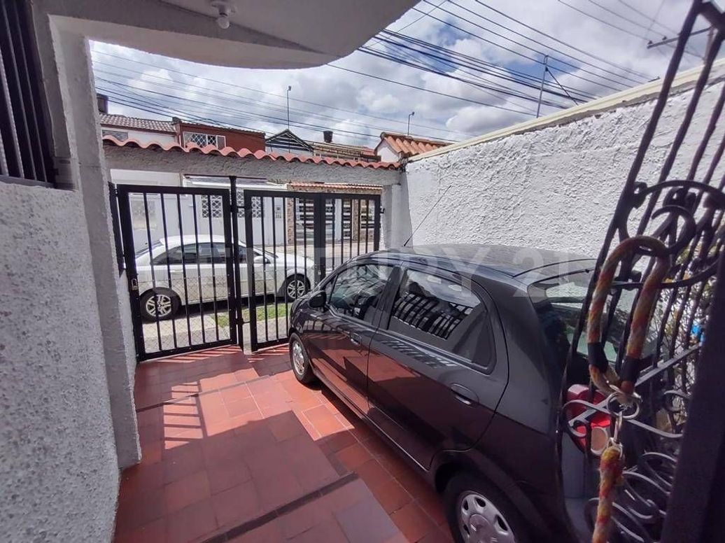 Casa de 8 alcobas en venta en Villa Luz, Bogotá, 256 m² · foto 12 de 19
