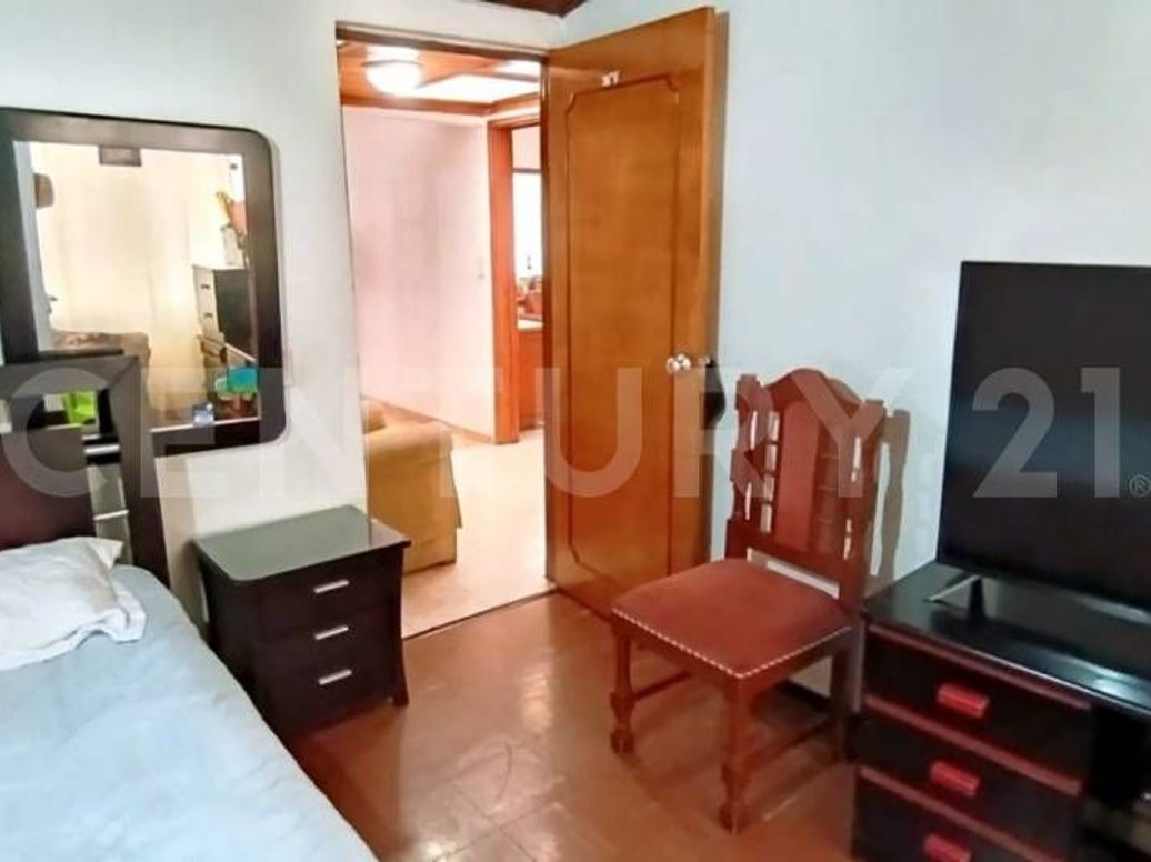 Casa de 8 alcobas en venta en Villa Luz, Bogotá, 256 m² · foto 10 de 19