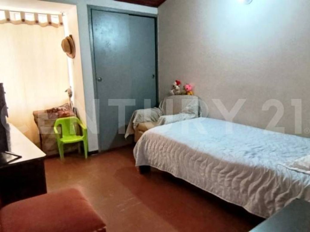 Casa de 8 alcobas en venta en Villa Luz, Bogotá, 256 m² · foto 7 de 19
