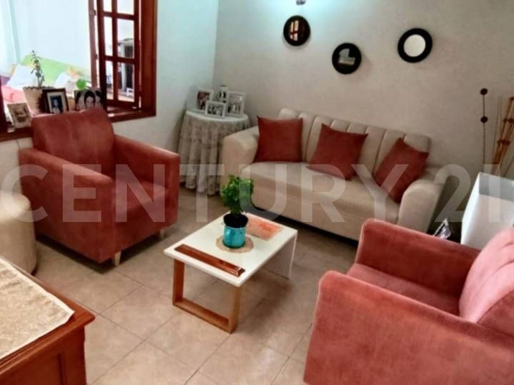 Casa de 8 alcobas en venta en Villa Luz, Bogotá, 256 m² · foto 3 de 19