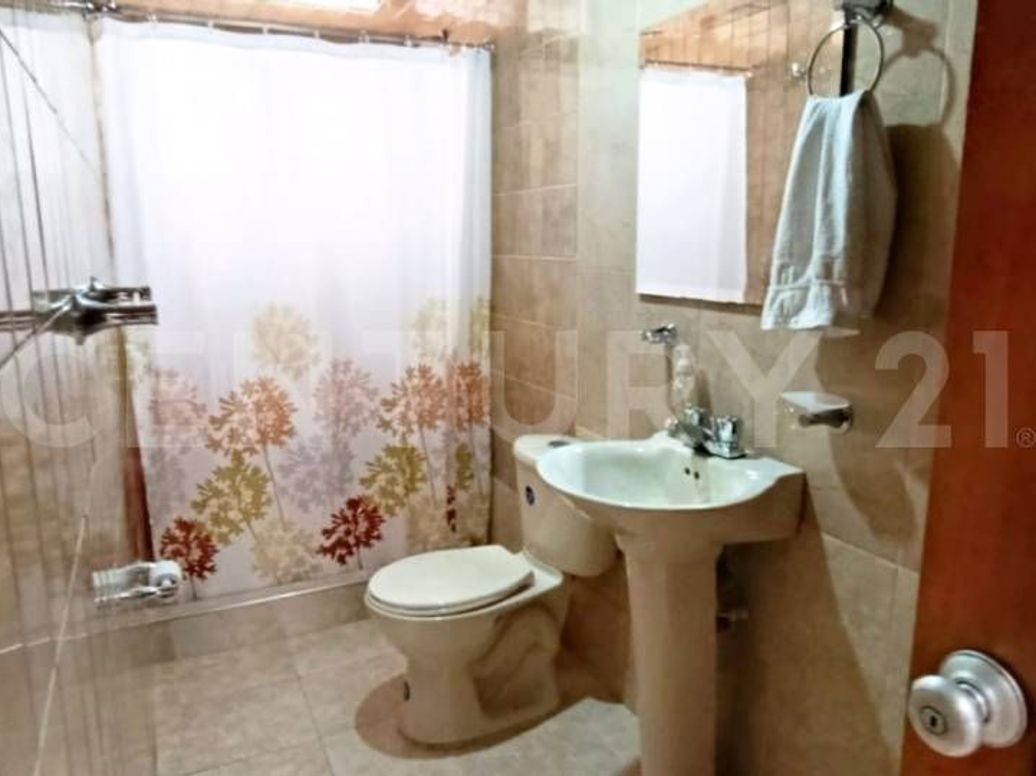 Casa de 8 alcobas en venta en Villa Luz, Bogotá, 256 m² · foto 9 de 19