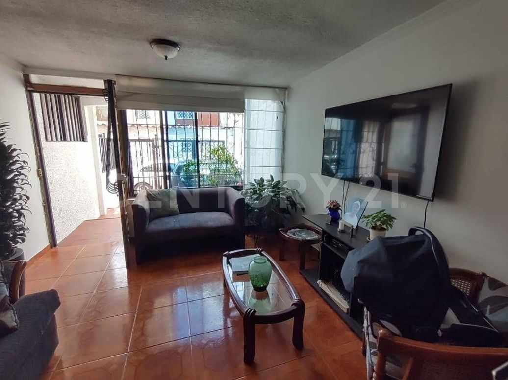 Casa de 8 alcobas en venta en Villa Luz, Bogotá, 256 m² · foto 13 de 19