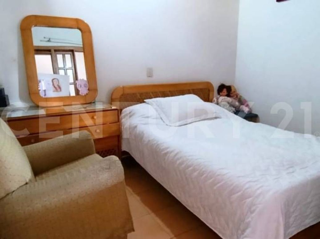 Casa de 8 alcobas en venta en Villa Luz, Bogotá, 256 m² · foto 8 de 19