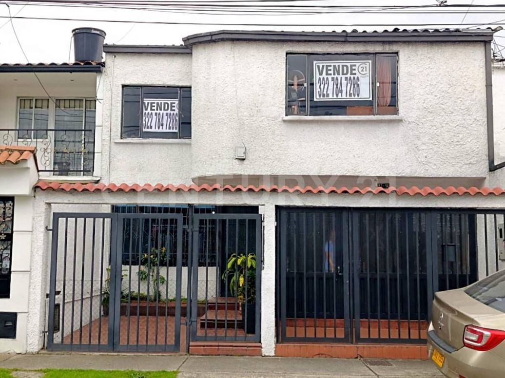 Casa de 8 alcobas en venta en Villa Luz, Bogotá, 256 m² · foto 2 de 19