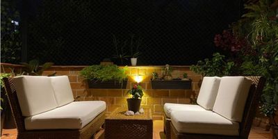 CASA EN VENTA EN SURAMERICA LA ESTRELLA

3 niveles, 4 habitaciones, alcoba principal balcón,baño,vestier y aire acondicionado, 3 closet, 1 vestier, 4 baños, cocina integral, salón comedor, estudio, balcón, patio interno, zona de ropas, piso en cerámica, red de gas, calentador, 1 parqueadero cubierto, cuarto útil, área 200m2, estrato 4. 

La unidad cuenta con portería 24 horas, piscina,salón social, zonas verdes, zona para mascotas.

Sector cercano a la estación la Estrella,cerca a Sabaneta y el Euro, Mall Suramérica, Éxito la 77 sur. 

No incluye mobiliario 
