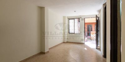 Te presentamos esta cómoda casa en Arriendo ubicada en el sector de CAICEDO. La propiedad cuenta con 42 m² de área aproximada, ideal para tu bienestar. La distribución interior incluye dos alcobas, equipadas con un clósets, y un baño cabinado. Disfruta de una sala comedor. La cocina es integral. Además, cuenta con piso en cerámica y zona de ropas. El inmueble pertenece al estrato 2.