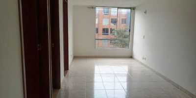 Apartamento en arriendo en castilla, cuenta con un área de 57 mts, tiene sala comedor en un solo ambiente, dos habitaciones un closet, un baño con ducha eléctrica, cocina es sencilla,  pisos en cerámica, tiene una excelente iluminación natural, la vista es al exterior, esta ubicado en un tercer piso sin ascensor. el valor del canon es mas administración, el conjunto cuenta con zona para niños y vigilancia 24 horas. vías de acceso, avenida Boyacá calle 11, cerca del transporte público. para más información comuníquese con la ejecutiva comercial Lina Ramos al celular yo whatsapp 3187078140 o al correo lina.ramosinmobiliariasaliadas.com