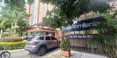 Arriendo apartamento en Bello sector niquia. a 1 cuadra del centro comercial puerta del norte. 

este cuenta con: 3 cuartos grandes, 3 closet,  2 baños,  balcon con hermosa vista , red de gas , cocina integral con mesón en aluminio,  barra tipo americana  , zona de ropas, espacio para adecuar estudio o biblioteca y parqueadero privado para carro. 

la unidad cuenta con:portería 24 horas , sistema de cámaras de seguridad,  juegos infantiles,  piscina para adultos y niños,  canchas múltiples, salones sociales,  senderismo,  turco, sauna, casa de muñecas y zona BBQ. 

Cerca a la estación Niquia del metro,  centros comerciales,  a media cuadra de la autopista norte de la ciudad,  al tulio ospina, zonas comerciales etc.

Arrienda. Nex capital. 

Asesor. Gustavo Gutiérrez