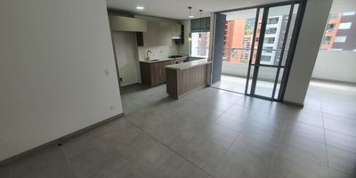 inmueble con amplios espacios e iluminación, alcoba principal con baño y vestier, cuenta con bonita vista, unidad con amplias zonas comunes y fáciles vias de acceso.