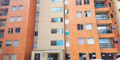Espectacular Apartamento ubicado en Fontibón Belén en el piso 12, Cerca a la calle 18 y calle 17, Cerca de zona comercial y residencial, bancos, parques, restaurantes, transporte del Sitp a toda la ciudad. Cuenta con amplios espacios e iluminación natural. Excelente distribución de 2 habitación, 2 closet, 1 baño, cocina integral abierta, zona de lavandería y con parqueadero propio. Cualquier información adicional contáctar a John Hernandez al número 314 3688704 o al correo electrónico john.hernandez@inmobiliariabogota.com . Inmobiliaria Bogota está comprometida a brindar una experiencia de vida excepcional para nuestros clientes desde el momento en que se unen a nuestra comunidad.