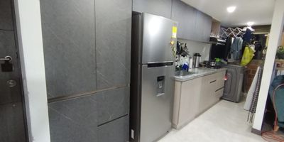 APARTAMENTO RODEO ALTO MEDELLIN ANTIOQUIA
AREA APARTAMENTO 67 METROS
3 HABITACIONES
2 BAÑOS
ZONA SOCIAL AMPLIA
 1 PARQUEADERO
UNIDAD COMPLETA
PISCINA, JUEGOS INFANTILES, GIMNASIO, PORTERIA 24 HORAS
ADMINISTRACION $ 260.000

PRECIO INMUEBLE $ 400.000.000 MILLONES NEGOCIABLES

Este apartamento esta en una unidad completa con una vista inmejorable a zona verde y a la ciudad, para los que le gusta el silencio y la tranquilidad