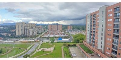 ¡Descubre este APARTAMENTO soñado en Rionegro!

Se arrienda apartamento ubicado en el Municipio de Rionegro, Antioquia, en exclusiva unidad cerrada en el sector el porvenir. Esta hermosa propiedad de 77m2 te ofrece:
3 habitaciones
2 baños
Sala comedor
Cocina integral
Balcón
Patio de ropas
Red de gas
Parqueadero
2 Cuartos útiles

El conjunto ofrece excelentes comodidades:
Ascensor, salón social, parque para mascotas, gimnasio dotado, zonas verdes con chimeneas y senderos para caminar, parque infantil, lavandería y portería 24 horas.

Ubicación privilegiada:
Este hermoso apartamento, se encuentra ubicado en una zona de alta valorización, a 10 minutos del aeropuerto José María Córdova, La unidad cuenta con una excelente ubicación cerca a colegios, hospitales, centros comerciales y fácil acceso al transporte público.Todo a tu alcance.

Este apartamento es una oportunidad única para vivir en un entorno seguro y exclusivo.

¡No te pierdas esta oportunidad!
