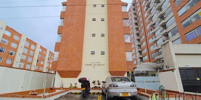 VALOR DE ARRIENDO CON ADMON $2.740.000 OFRECEMOS EN RENTA ACOGEDOR APTO EN BELMIRA, UBICADO EN UN CUARTO PISO SIN ASCENSOR,REMODELADO VISTA INTERIOR CON BUENA ILUMINACION, CUENTA CON UNA AREA DE 61 MTS 3 ALCOBAS, 2 BAÑOS, SALA COMEDOR,COCINA INDEPENDIENTE,ZONA DE LAVANDERIA,PISOS EN AREA SOCIAL Y ALCOBAS MADERA LAMINADA . GARAJE  CUBIERTO. EL EDIFICIO CUENTA CON CCTV,VIGILANCIA 24 HORAS Y SALON SOCIAL.
