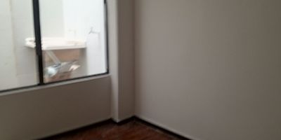 Barrio Boyaca real, casa dividida en apartamentos, independiente, salacomedor, una alcoba, closet, baño, cocinal integral con gas, zlv, Calle 71A 73A 28, acceso por av boyaca y calle 72
